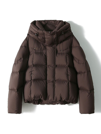 Geacă de puf, umplutură de puf de gâscă; conținut puf 91–95%; material: nylon; glugă; fermoar