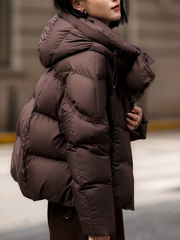 Geacă de puf, umplutură de puf de gâscă; conținut puf 91–95%; material: nylon; glugă; fermoar