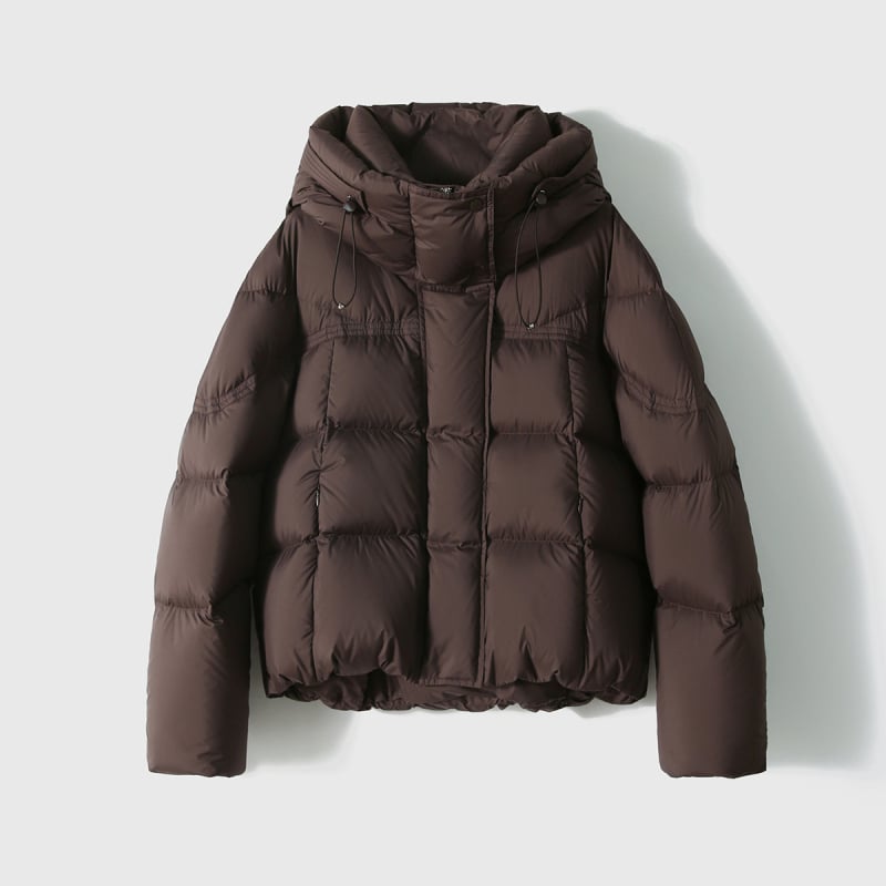 Geacă de puf, umplutură de puf de gâscă; conținut puf 91–95%; material: nylon; glugă; fermoar