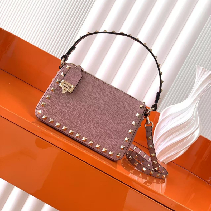 Elegantna ženska kožna crossbody torbica s preklopnim zatvaranjem, s jednom naramenicom, unutarnja podstava od prave goveđe kože, džep za telefon