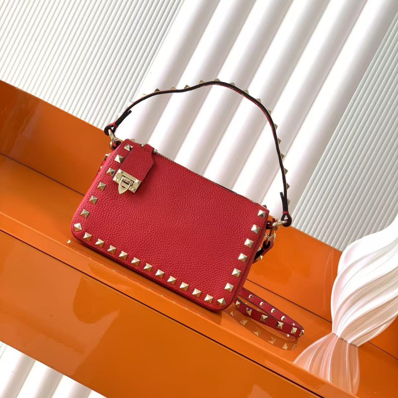 Elegantna ženska kožna crossbody torbica s preklopnim zatvaranjem, s jednom naramenicom, unutarnja podstava od prave goveđe kože, džep za telefon