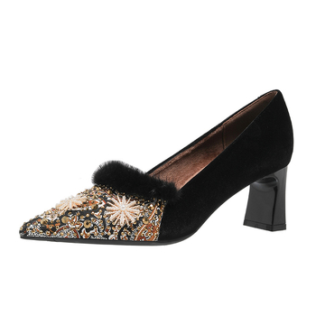 Magas sarkú cipő - hegyes orr, velúr felsőrész, 6-8 cm-es sarok, belső műszőrme bélés