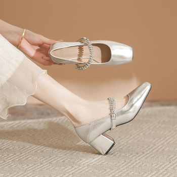 Mary Jane magassarkú cipő - hegyes orr, PU felsőrész, 3-5 cm-es sarok, belső műbőr talpbetét, modell Z3-X505