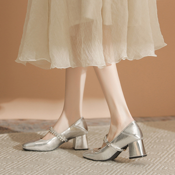 Mary Jane magassarkú cipő - hegyes orr, PU felsőrész, 3-5 cm-es sarok, belső műbőr talpbetét, modell Z3-X505