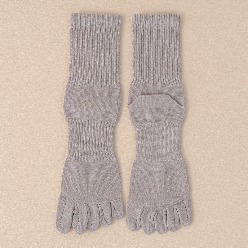 Férfi ötujjú zokni, középmagasságú, antibakteriális, nedvességfelszívó, elválasztott ujjakkal, 70–80% pamut