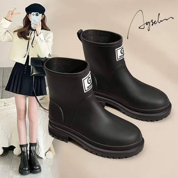 Női esőcsizma PVC felső résszel, alacsony cső, közepes vastagságú talp, alacsony sarok 1–3 cm