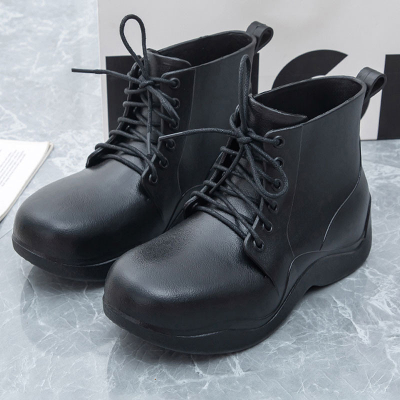 Női esőcsizma középmagas vádlit érő, PVC felsőrész, fűzőkkel, csúszásmentes talp, mindennapi viselet