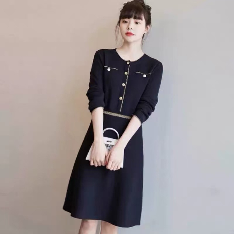 Rochie tricotată cu talie înaltă, croială în A-line, decolteu rotund, mâneci lungi
