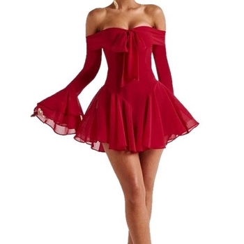 Egy vállú ruha masnival, harang alakú ujjaival, magas deréktájon, hercegnő-stílusú szoknya, poliészter-spandex keverék