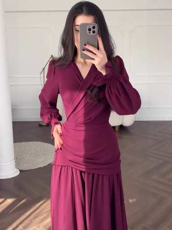 Rochie cu model cu puncte în valuri, talie înaltă, croială A-line, guler pătrat, mâneci clopot