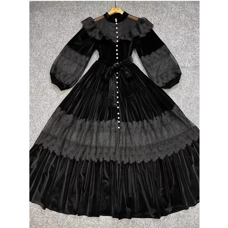 Duga haljina od čipke i baršuna s patchworkom, stojeći ovratnik, lampionski rukavi, visoki struk, oversize silueta