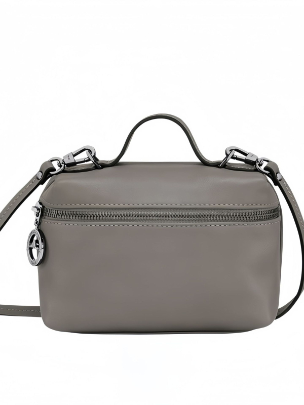 PU-ból készült kis négyzet alakú táska, utcai stílus, vertikális forma, cipzáros nyitás, belső cipzáras zseb és ID-kártya rekesz