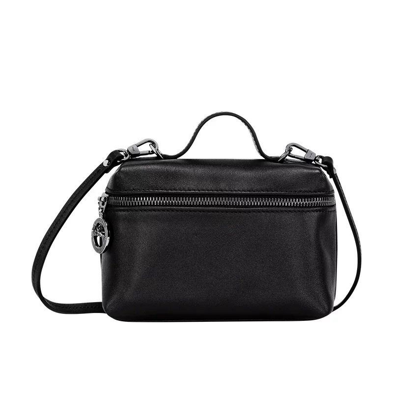 PU-ból készült kis négyzet alakú táska, utcai stílus, vertikális forma, cipzáros nyitás, belső cipzáras zseb és ID-kártya rekesz