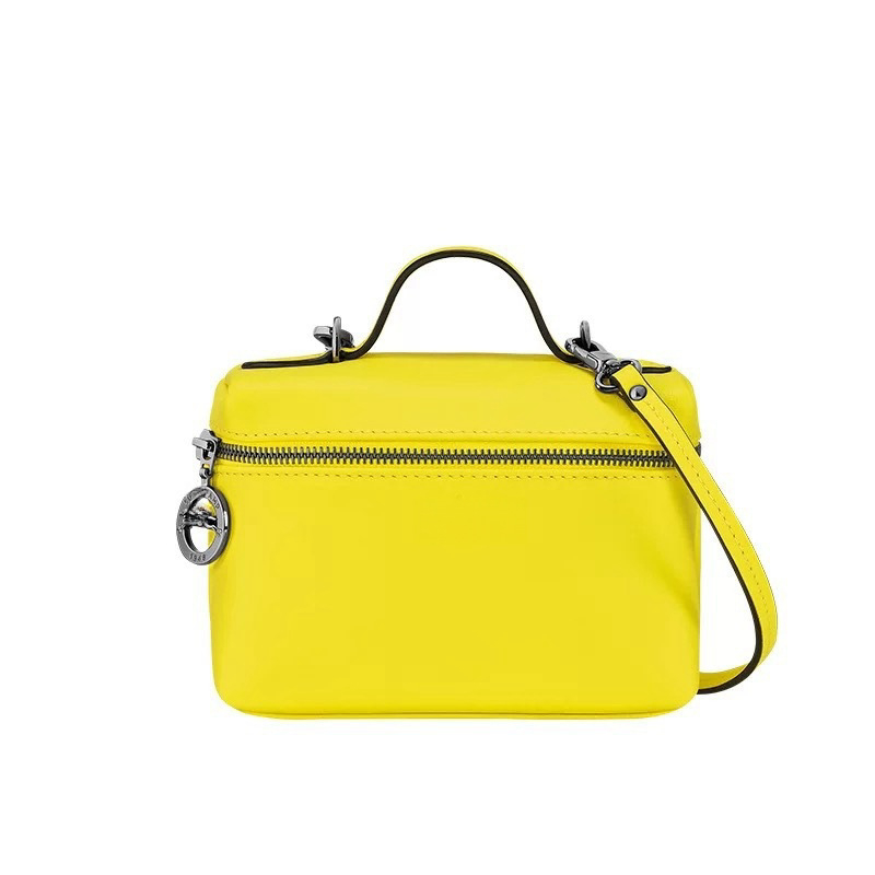 PU-ból készült kis négyzet alakú táska, utcai stílus, vertikális forma, cipzáros nyitás, belső cipzáras zseb és ID-kártya rekesz