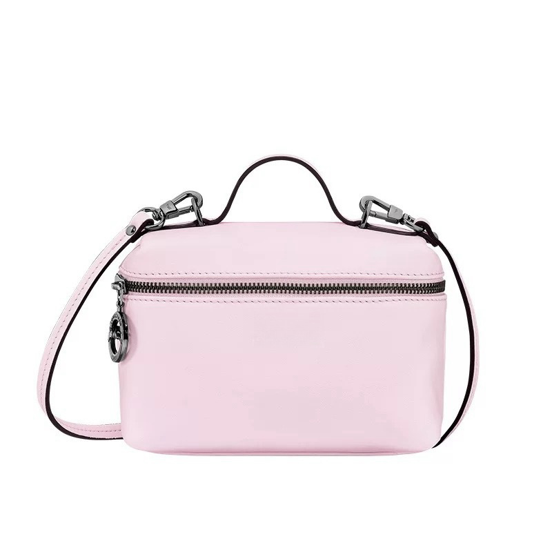 PU-ból készült kis négyzet alakú táska, utcai stílus, vertikális forma, cipzáros nyitás, belső cipzáras zseb és ID-kártya rekesz