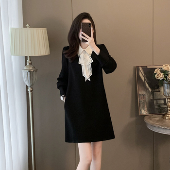 Rochie din bumbac cu gât rotund, mâneci trei sferturi, model asortat culorilor, lungime midi
