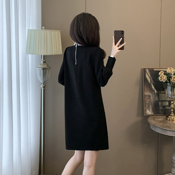 Rochie din bumbac cu gât rotund, mâneci trei sferturi, model asortat culorilor, lungime midi