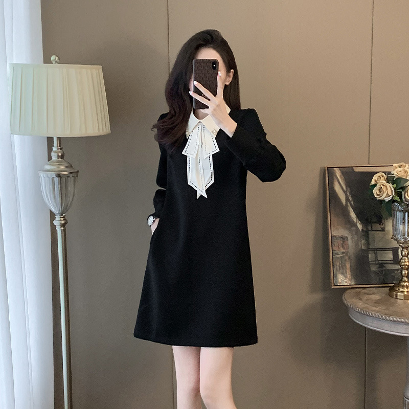 Rochie din bumbac cu gât rotund, mâneci trei sferturi, model asortat culorilor, lungime midi