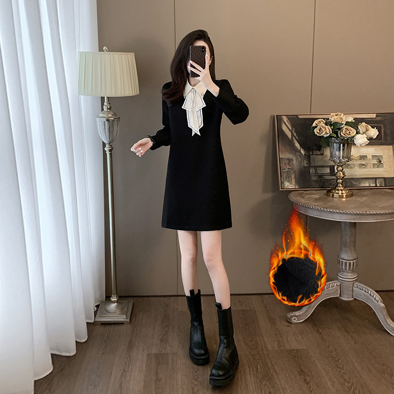 Rochie din bumbac cu gât rotund, mâneci trei sferturi, model asortat culorilor, lungime midi
