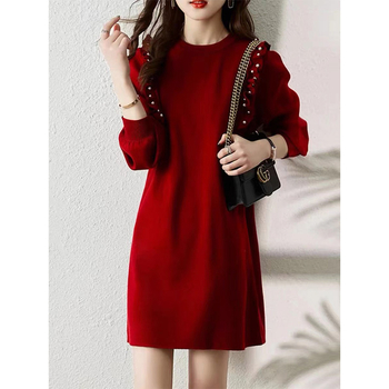 Rochie tricotată cu mărgele, croială în A-line, lungime medie, guler rotund, mâneci lungi, croială lejeră
