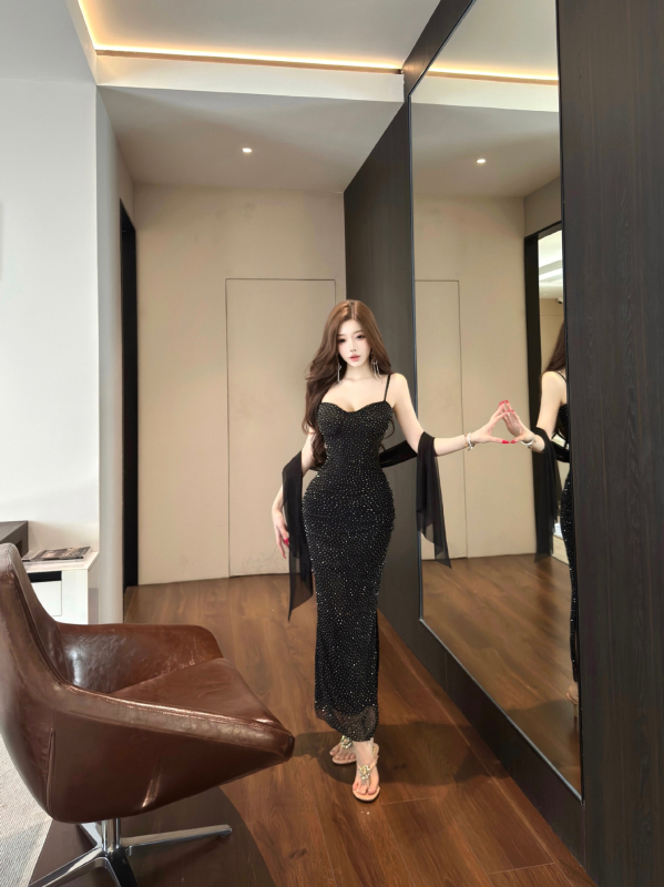 Rochie — lungime medie, croială strânsă, amestec de bumbac mercerizat, model unicolor, stil vedetă