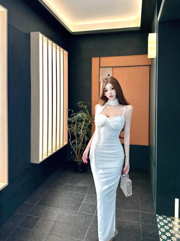 Rochie — lungime medie, croială strânsă, amestec de bumbac mercerizat, model unicolor, stil vedetă