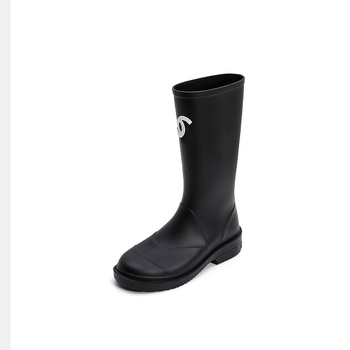 PVC kišne čizme bez šavova, do sredine potkoljenice, slip-on, srednja visina pete 3-5 cm