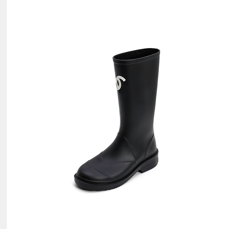 PVC kišne čizme bez šavova, do sredine potkoljenice, slip-on, srednja visina pete 3-5 cm
