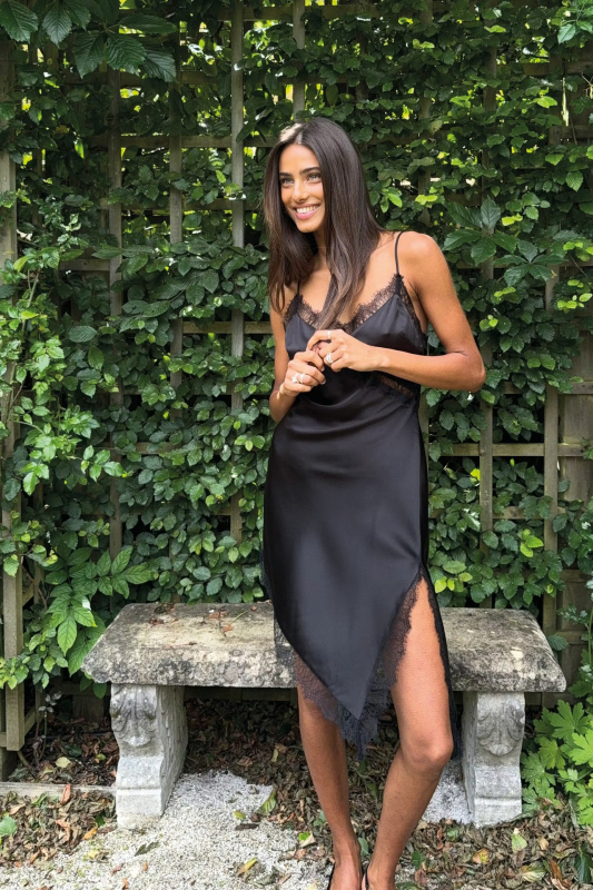 Rochie din dantelă cu despicare asimetrică, fără spate, decolteu în V, poliester