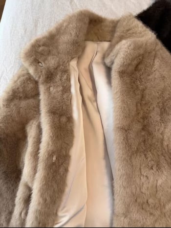 Palto od ekološke umjetne krzna, stojećeg ovratnika, dugi rukavi, elegantan gradski stil