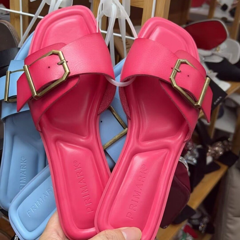 Ženske papuče s gumbićem, slip-on, gornji dio od mikrovlaknaste kože, kožna podstava, gumeni potplat, protuklizne, za svakodnevnu upotrebu.