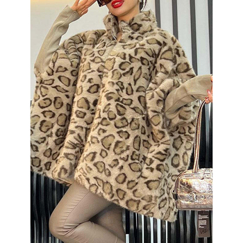 Pelerina od umjetnog krzna s leopard uzorkom, zatvarač i okrugli ovratnik
