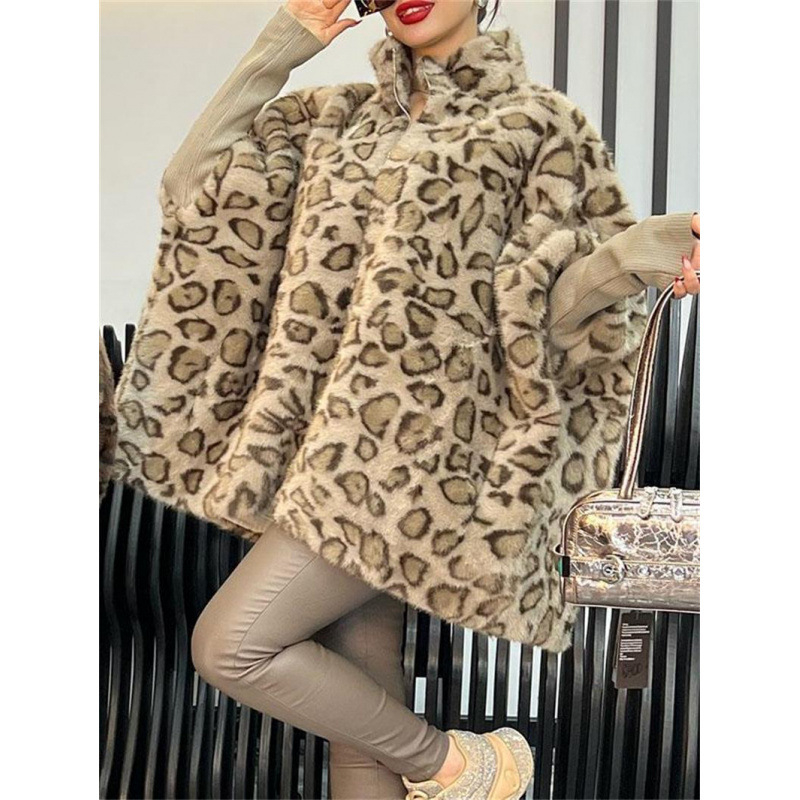 Pelerina od umjetnog krzna s leopard uzorkom, zatvarač i okrugli ovratnik