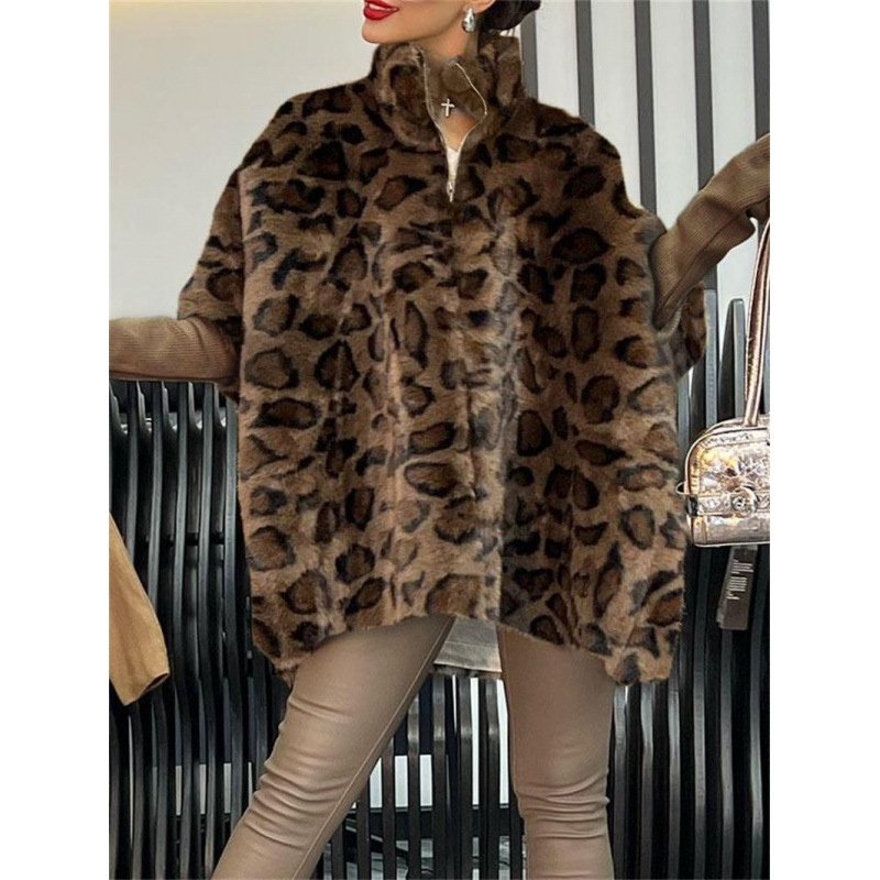 Pelerina od umjetnog krzna s leopard uzorkom, zatvarač i okrugli ovratnik