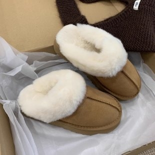 Papuci de femei cu partea superioară din nubuc, căptușeală din blană artificială, talpă din cauciuc, slip-on, grosime talpă 0–3 cm, iarnă 2025