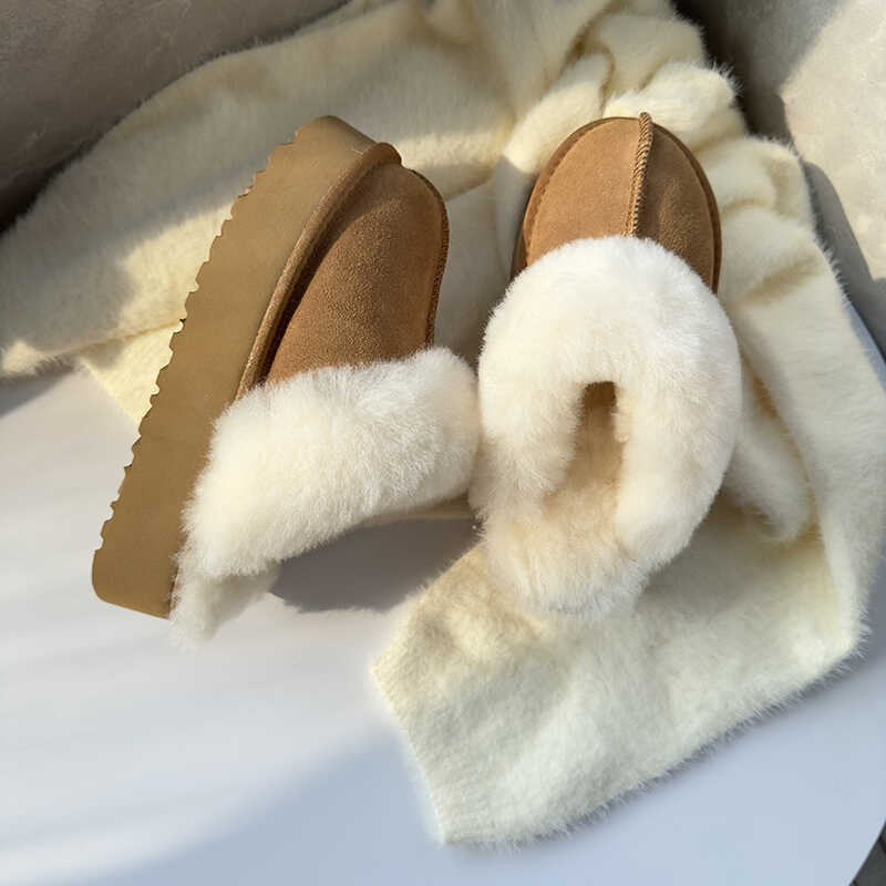 Papuci de femei cu partea superioară din nubuc, căptușeală din blană artificială, talpă din cauciuc, slip-on, grosime talpă 0–3 cm, iarnă 2025