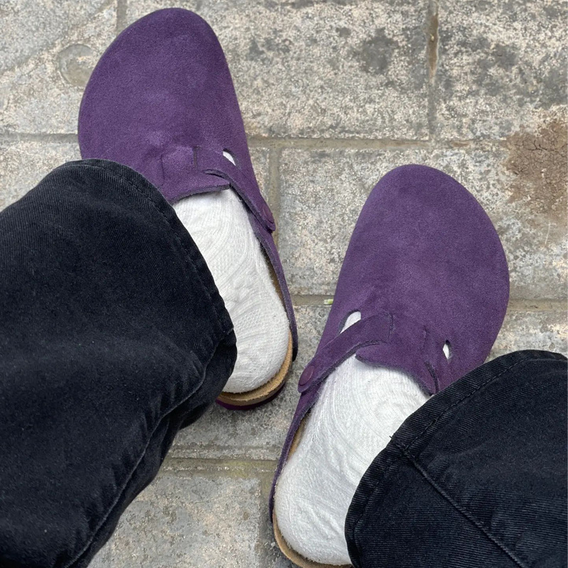 Ženske ravne slip-on cipele s vampom od bikovog velura, koža podstava, gumena podrážka, debljina potplata 3–5 cm, ravni đon; protuklizno, otporno na habanje, podrška