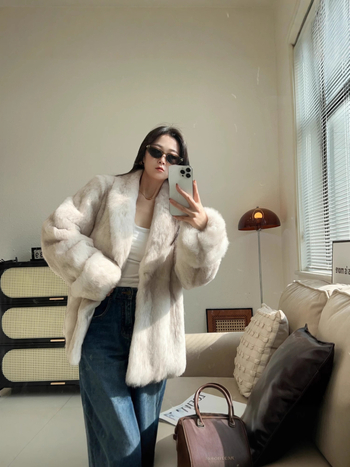 Jakna od krzna zeca, pravo krzno, dugi rukavi, poluotvoren ovratnik, korejski street-hipster stil