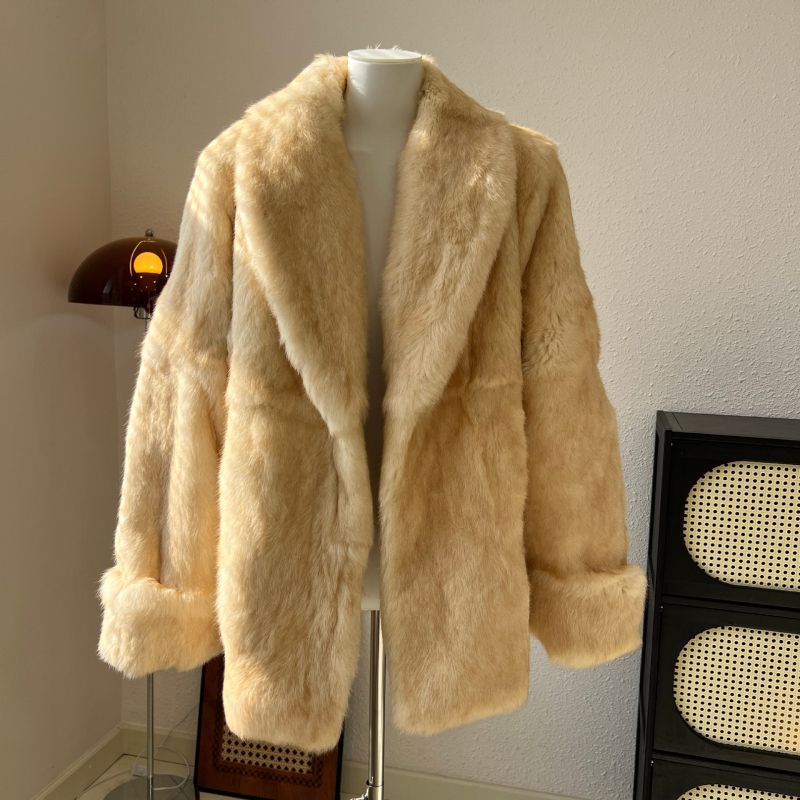 Jakna od krzna zeca, pravo krzno, dugi rukavi, poluotvoren ovratnik, korejski street-hipster stil