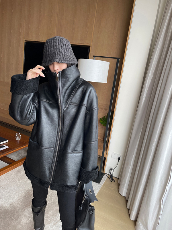 Ženski kaput od ovčje kože s krznom, casual japansko-korejski stil, dugi rukavi, srednja duljina, zima 2025