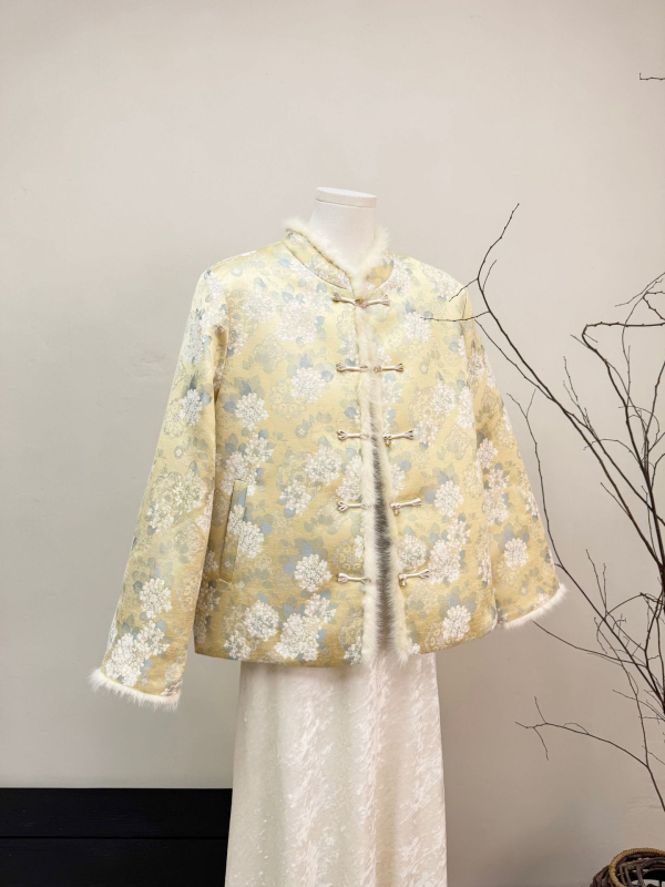 Ženska reverzibilna jakna s punom od bijele patke i pravog minka, stojeći ovratnik, dugi rukavi, standardna duljina, zima 2025