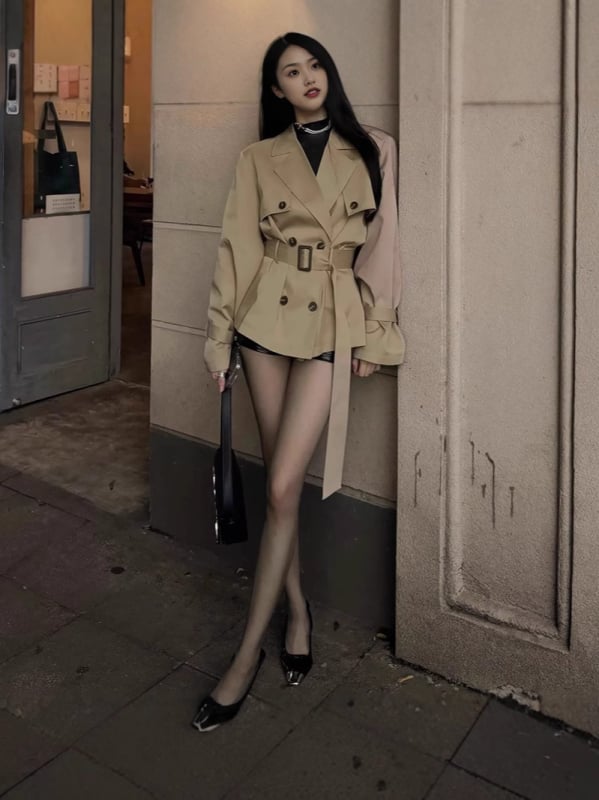 Női rövid kabát dupla gombos, reveres gallér, karcsúsított szabás, hossz 40–50 cm, poliészter