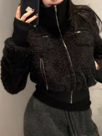 Jakna od umjetne ovčje vune s dodirom Tencel, visok ovratnik, dugi rukavi, gradski stil