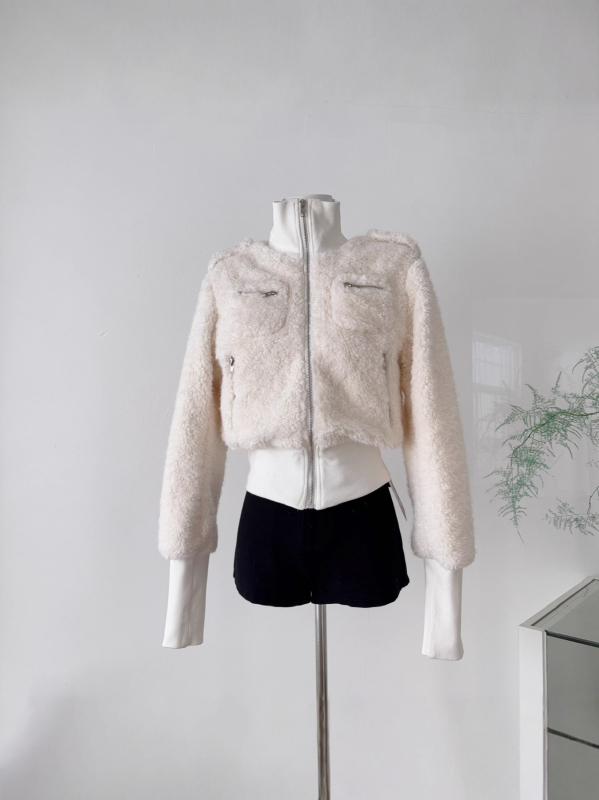 Jakna od umjetne ovčje vune s dodirom Tencel, visok ovratnik, dugi rukavi, gradski stil