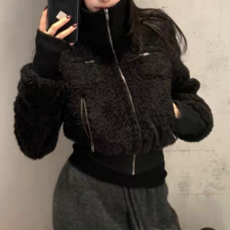 Jakna od umjetne ovčje vune s dodirom Tencel, visok ovratnik, dugi rukavi, gradski stil