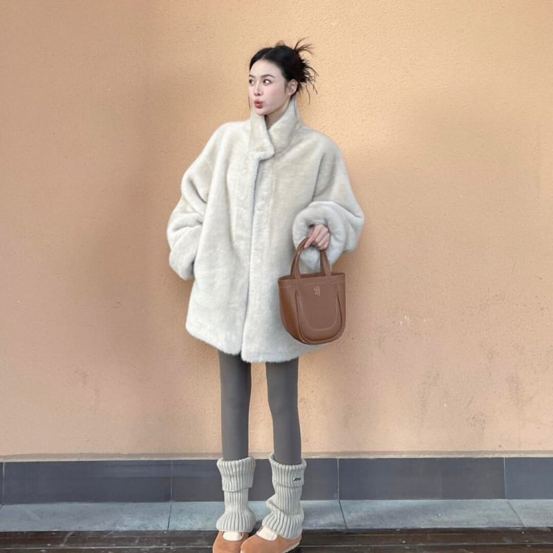 Srednje duljine krzneni kaput sa stojećim ovratnikom, stil kraljice sestre, za odrasle žene