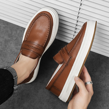 Muške mokasice od prave kože, slip-on, okrugli nos, niski gornji dio, gumeni potplat