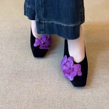 Sandale od kozje kože s cvjetnim izrezima, uski vrh, 3 cm klin, vintage stil