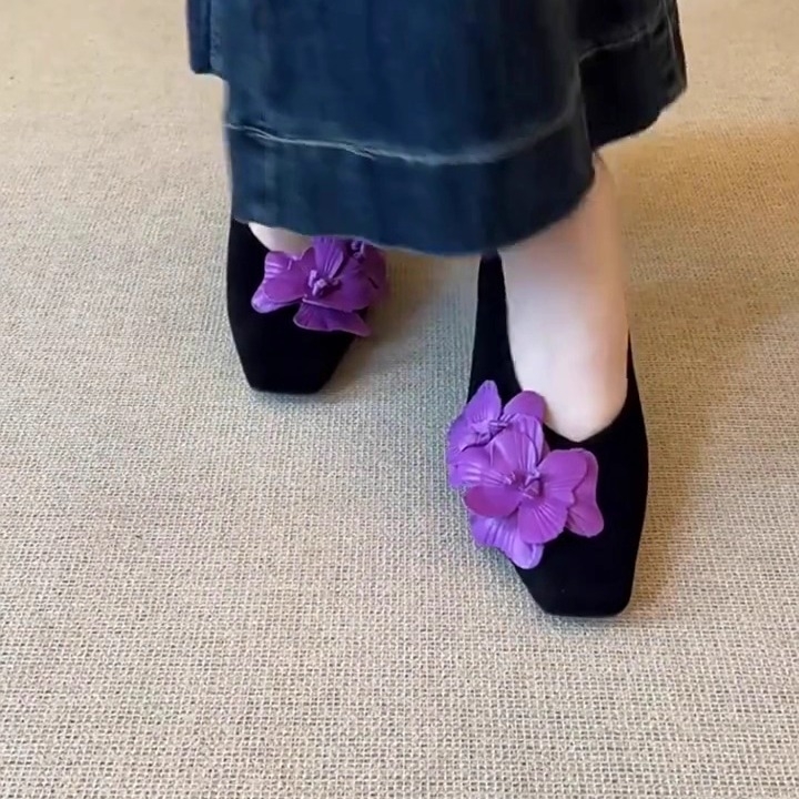 Sandale od kozje kože s cvjetnim izrezima, uski vrh, 3 cm klin, vintage stil