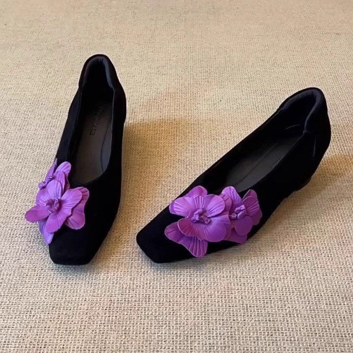 Sandale od kozje kože s cvjetnim izrezima, uski vrh, 3 cm klin, vintage stil